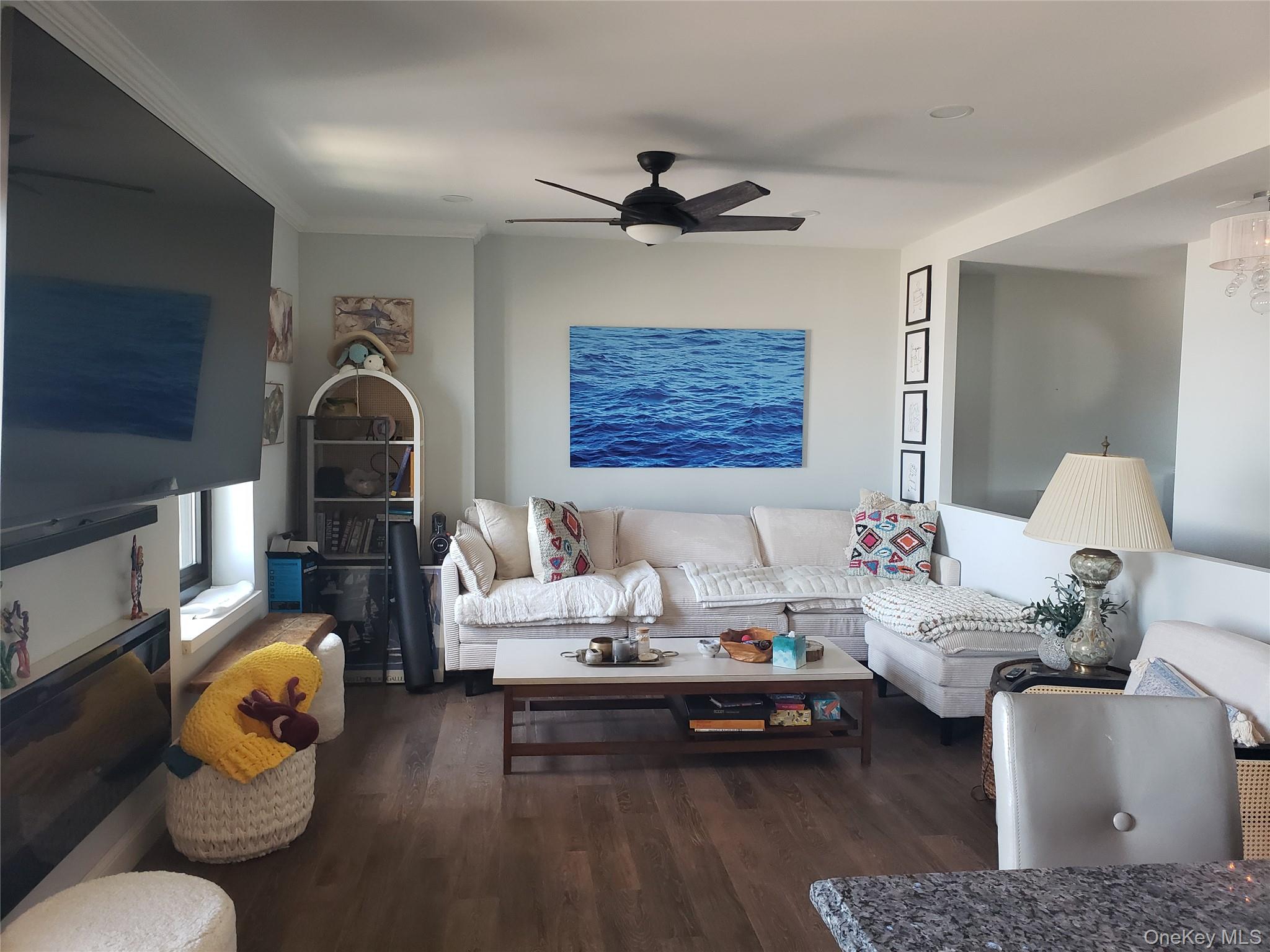 100 W Broadway 6w Property Photo 4