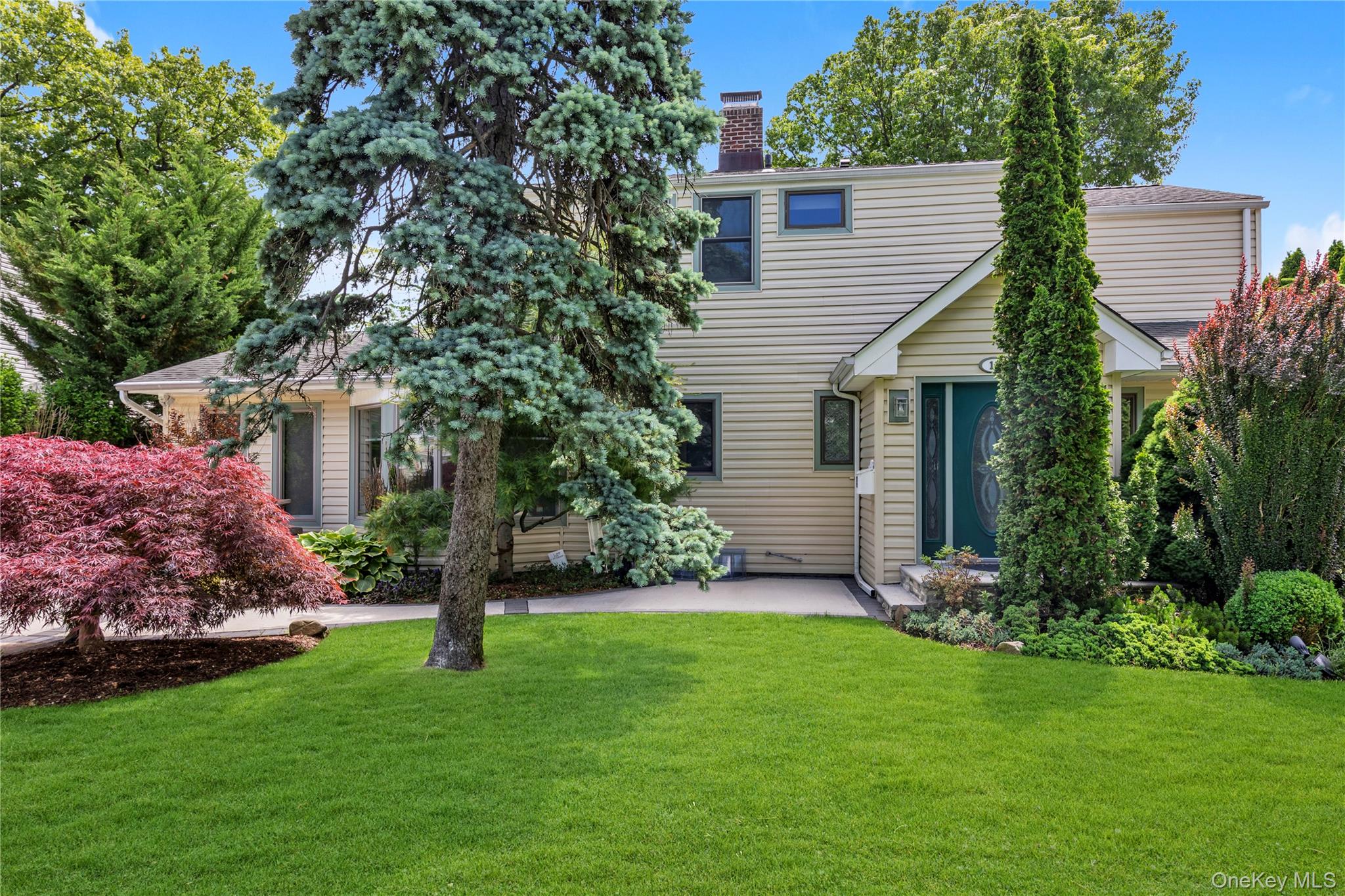 16 Deepdale Parkway Property Photo 1
