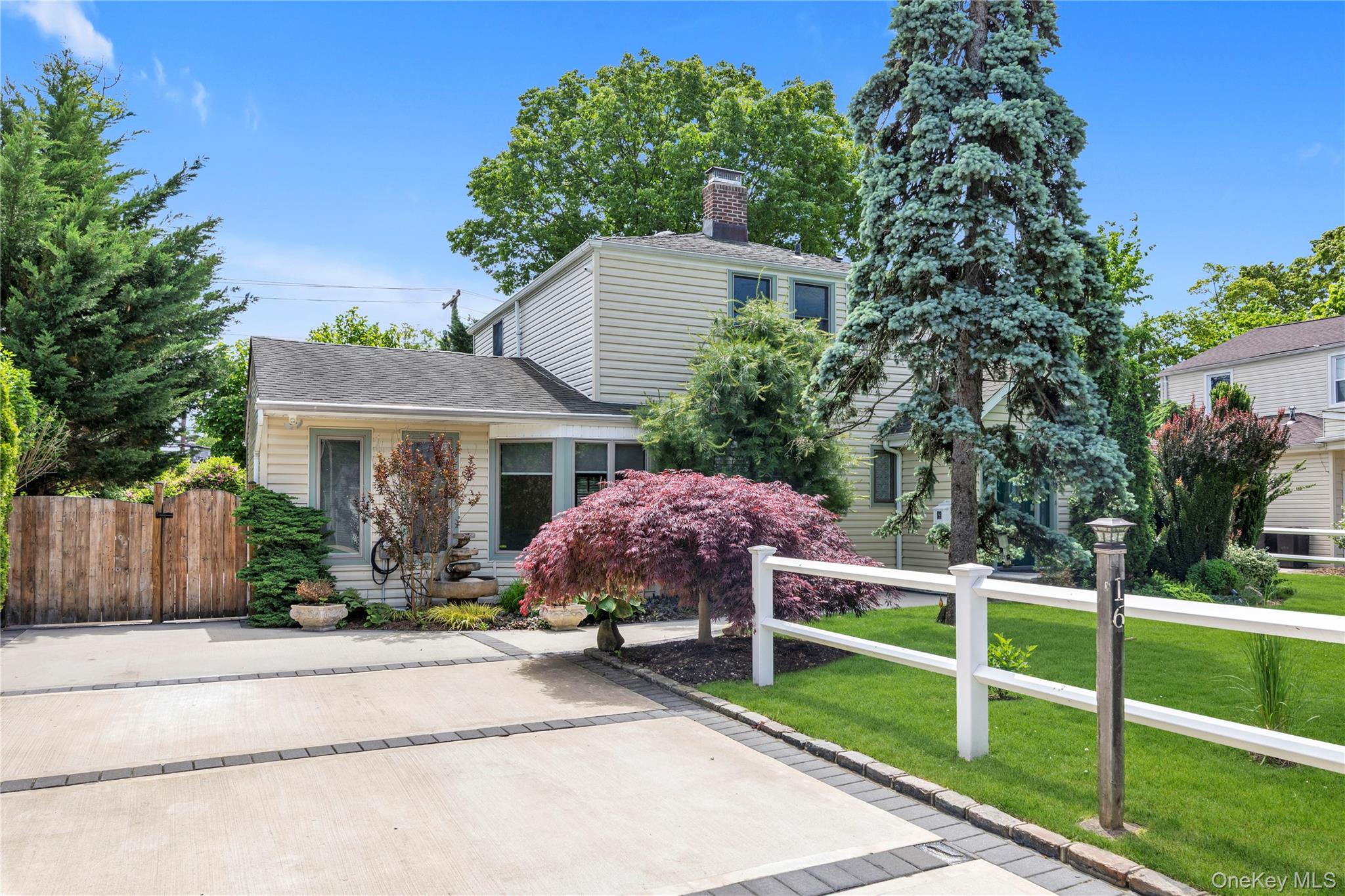 16 Deepdale Parkway Property Photo 2
