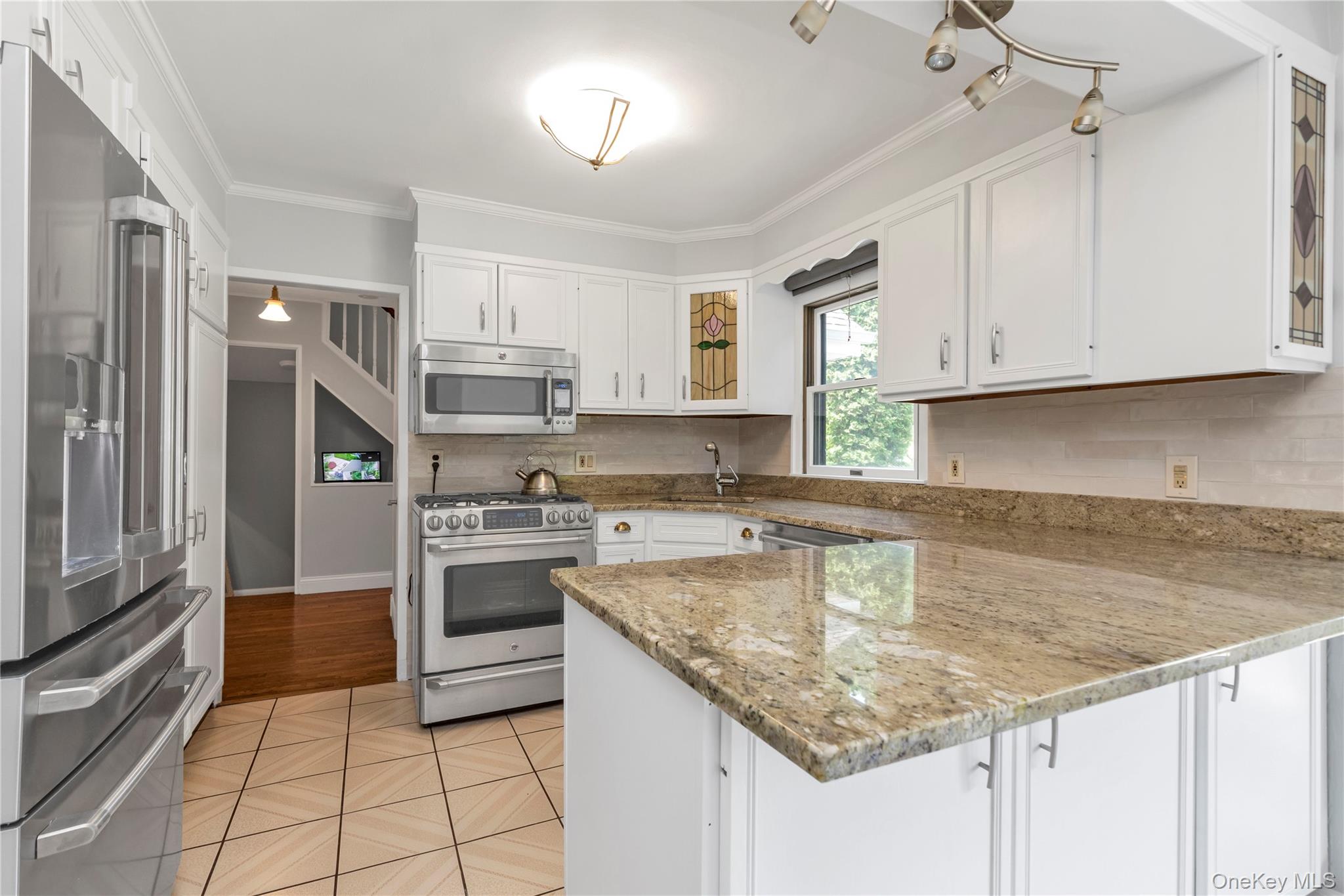 16 Deepdale Parkway Property Photo 3