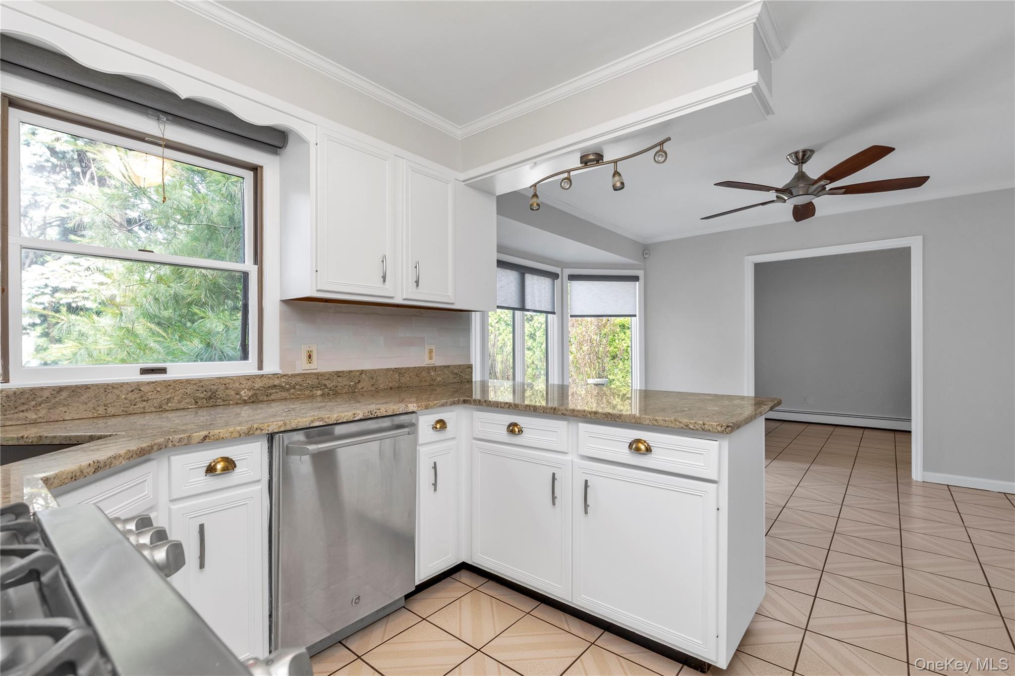16 Deepdale Parkway Property Photo 4