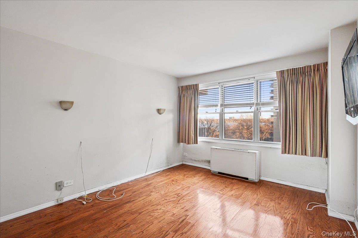17-85 215 Street 5l Property Photo 10