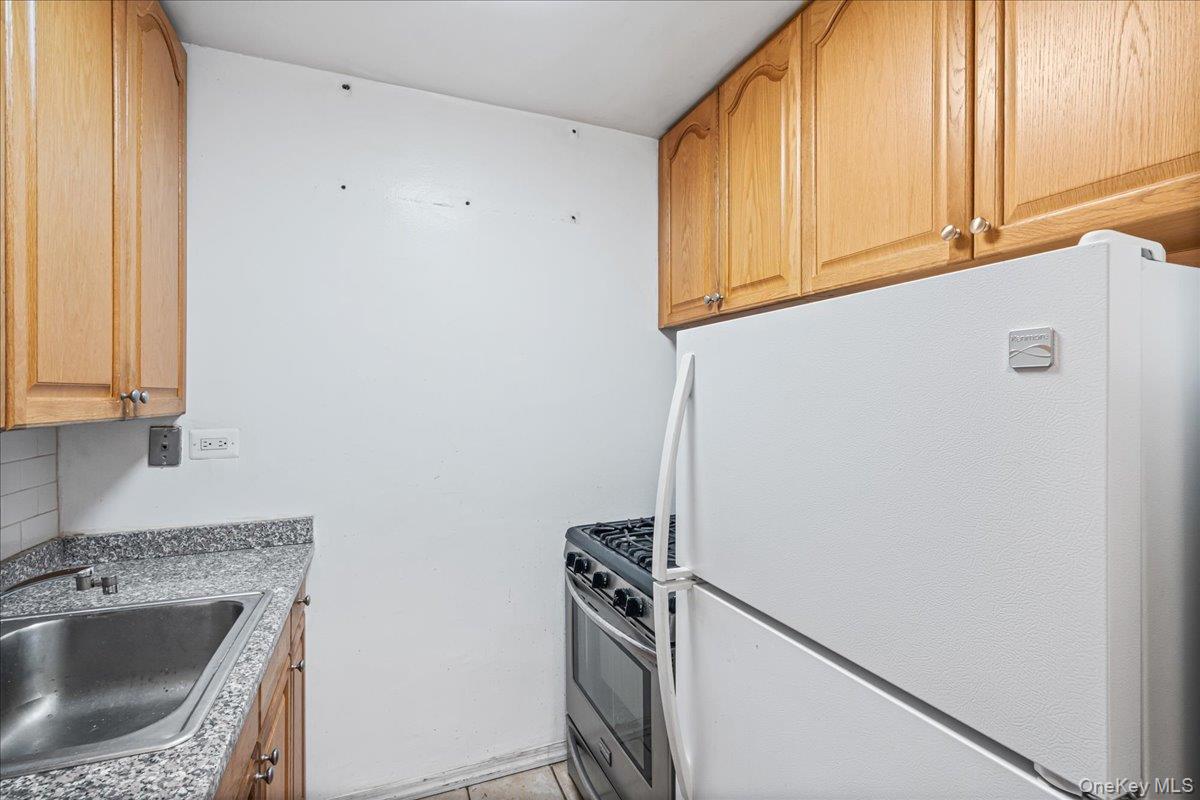 17-85 215 Street 5l Property Photo 13