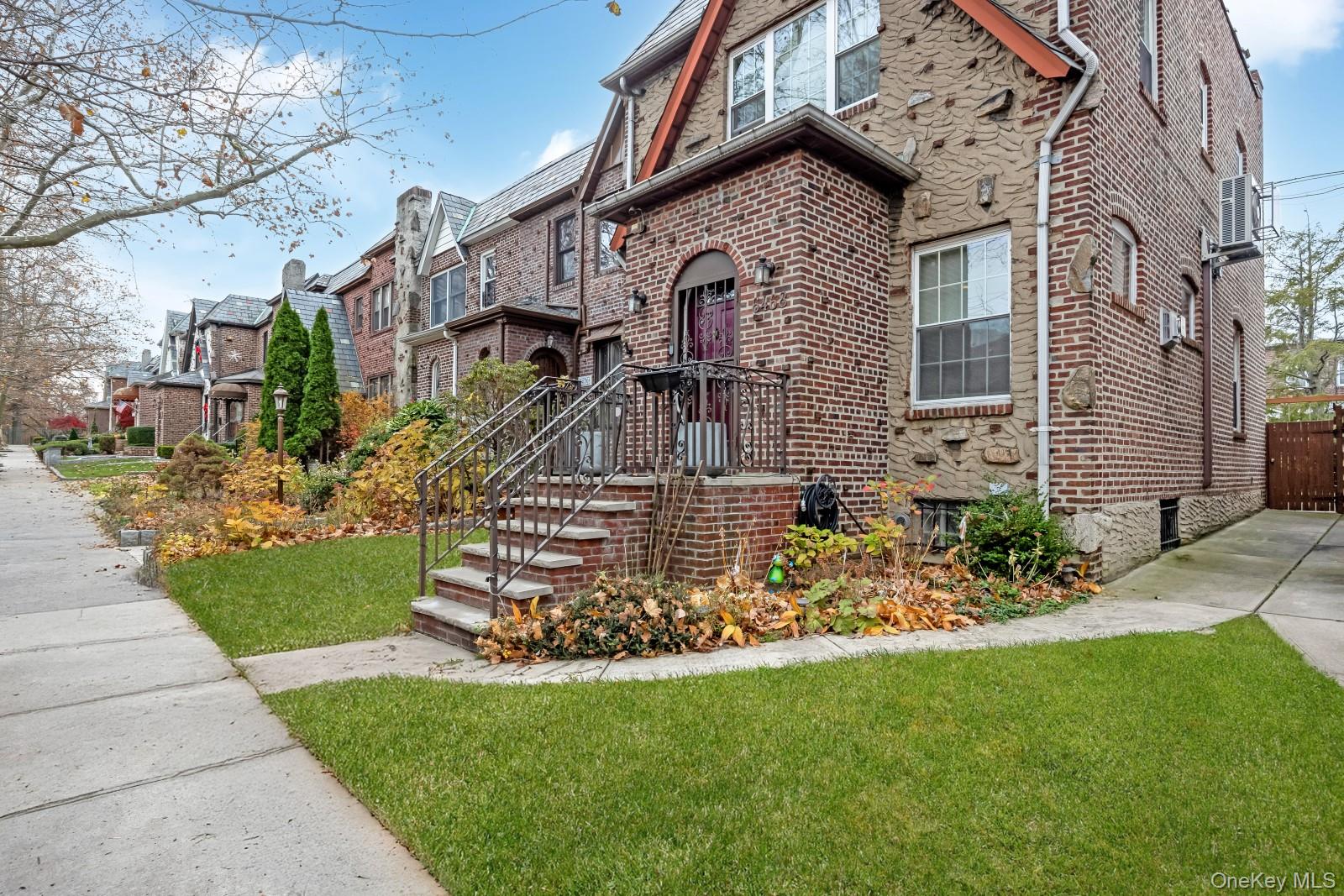64-68 83 Place Property Photo 3