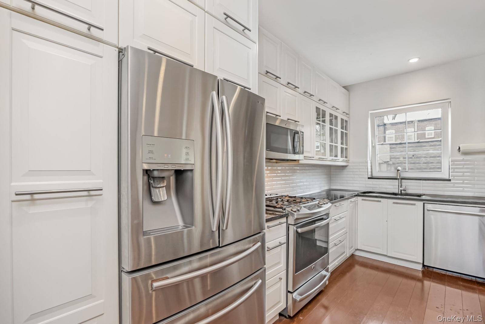 64-68 83 Place Property Photo 13