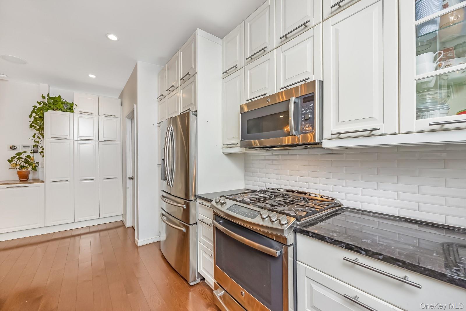 64-68 83 Place Property Photo 14