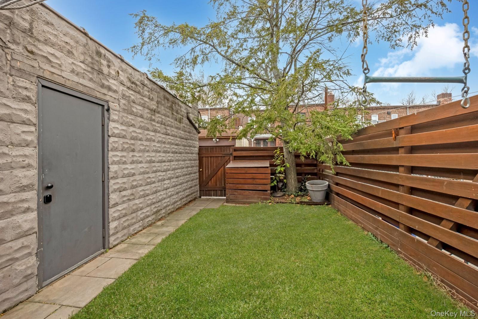 64-68 83 Place Property Photo 28