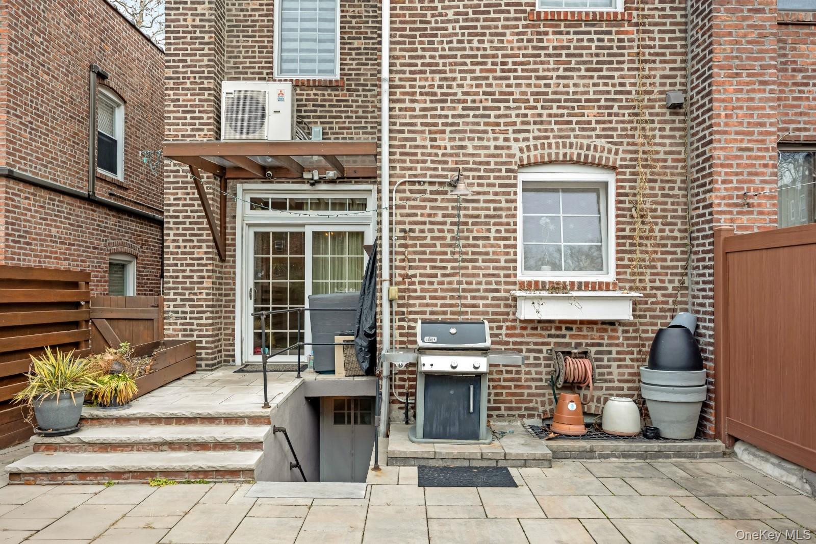 64-68 83 Place Property Photo 32