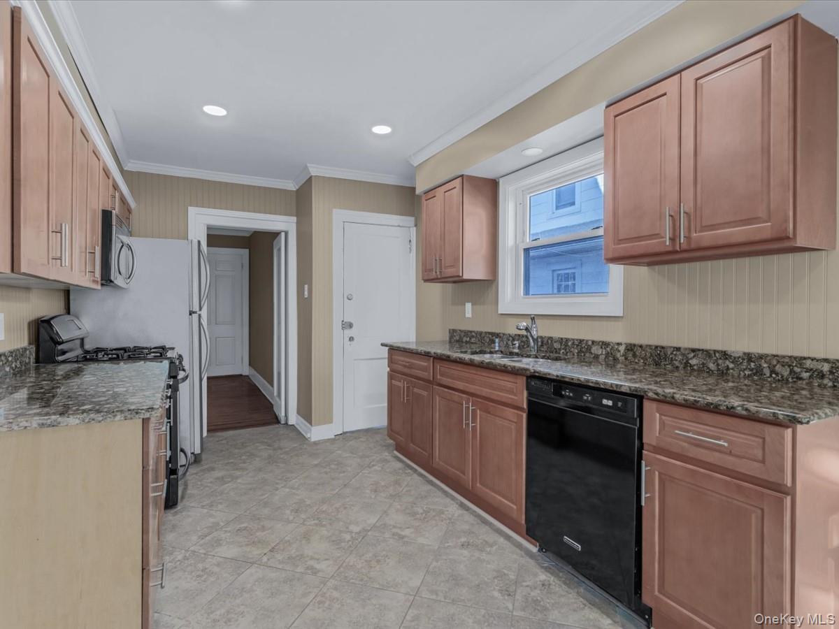 245 Plainfield Avenue Property Photo 5