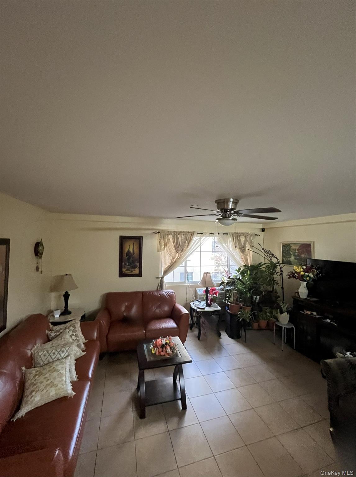 2135 Crotona Avenue 2b Property Photo 5