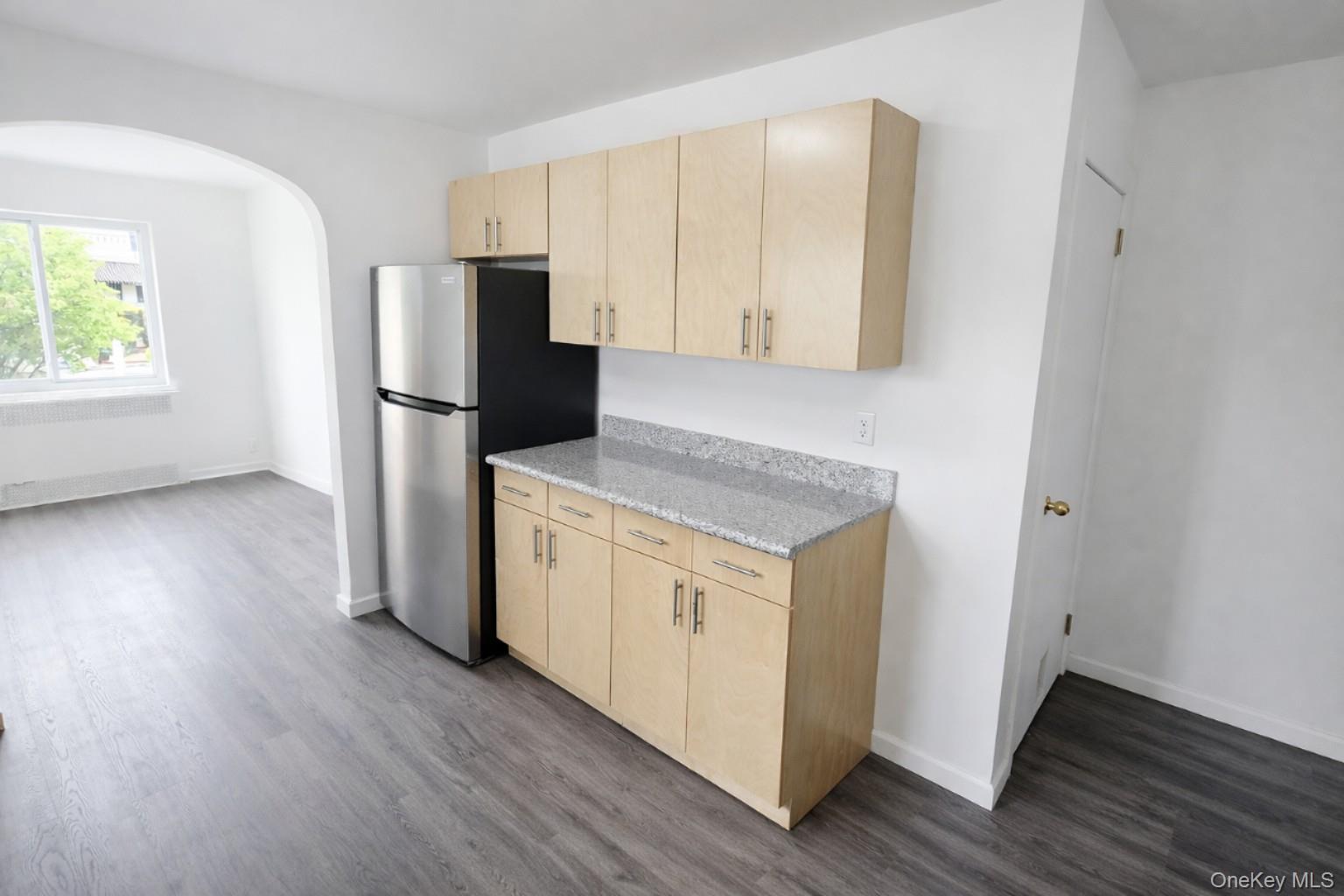 540 E State Street Property Photo 8