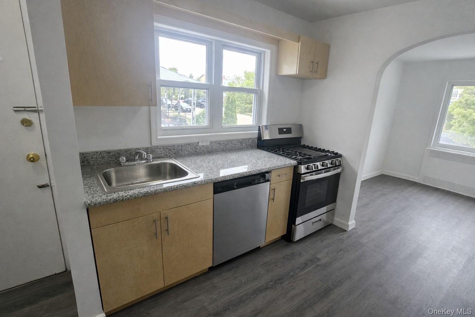 540 E State Street Property Photo 9