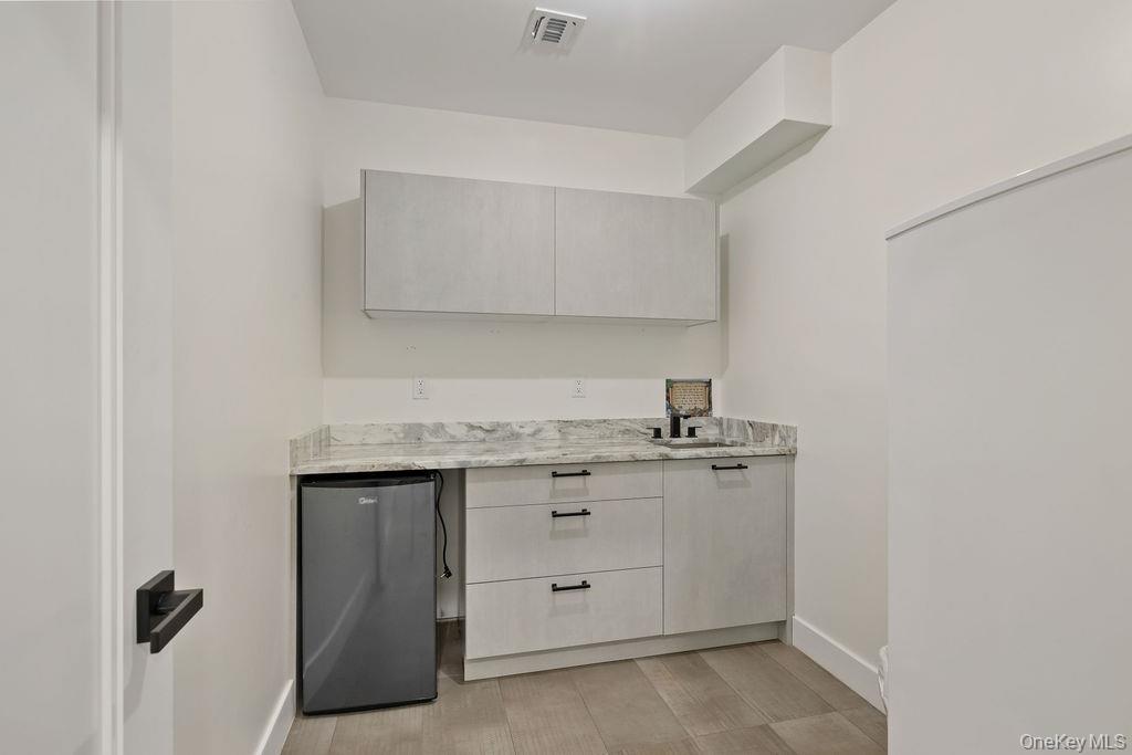 9 Wendover Lane Property Photo 37