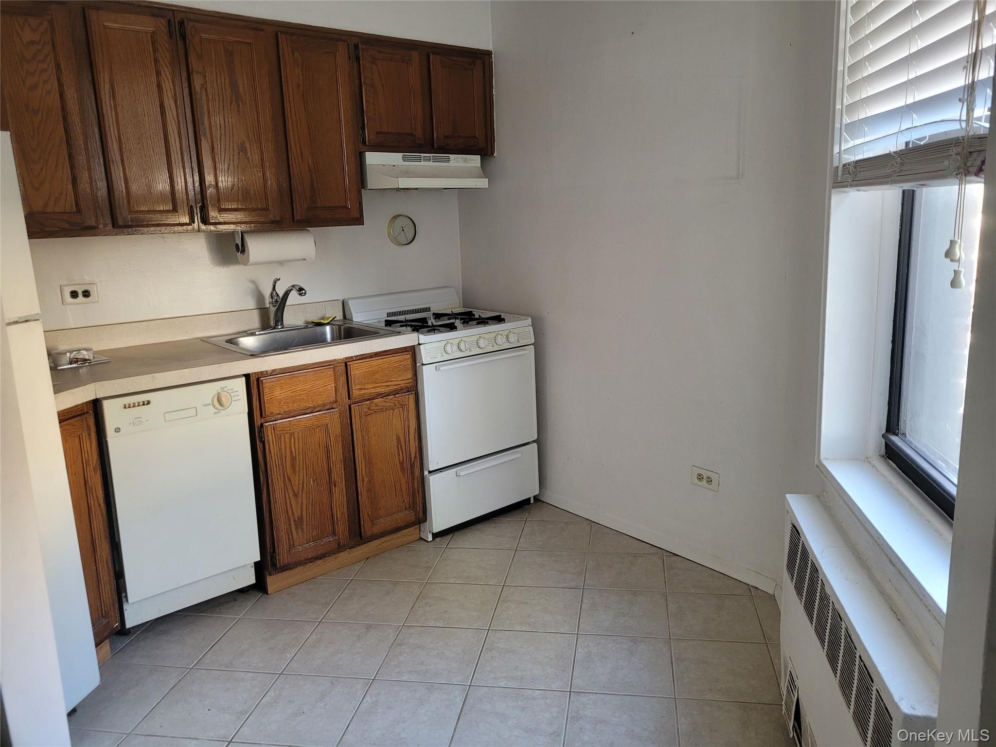 43-25 Douglaston Parkway 4j Property Photo 2