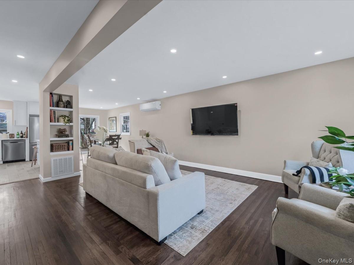 10514 Van Wyck Expressway Property Photo 3