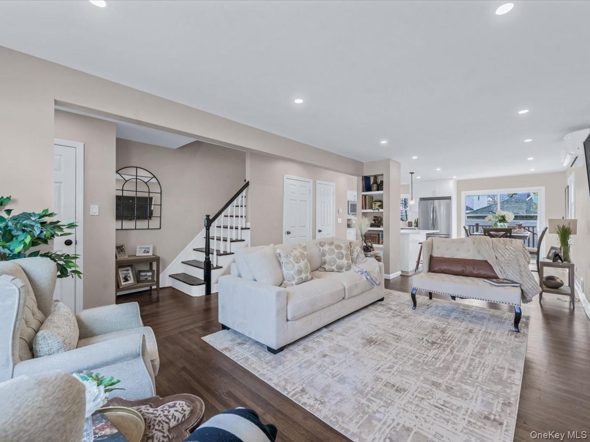 10514 Van Wyck Expressway Property Photo 5