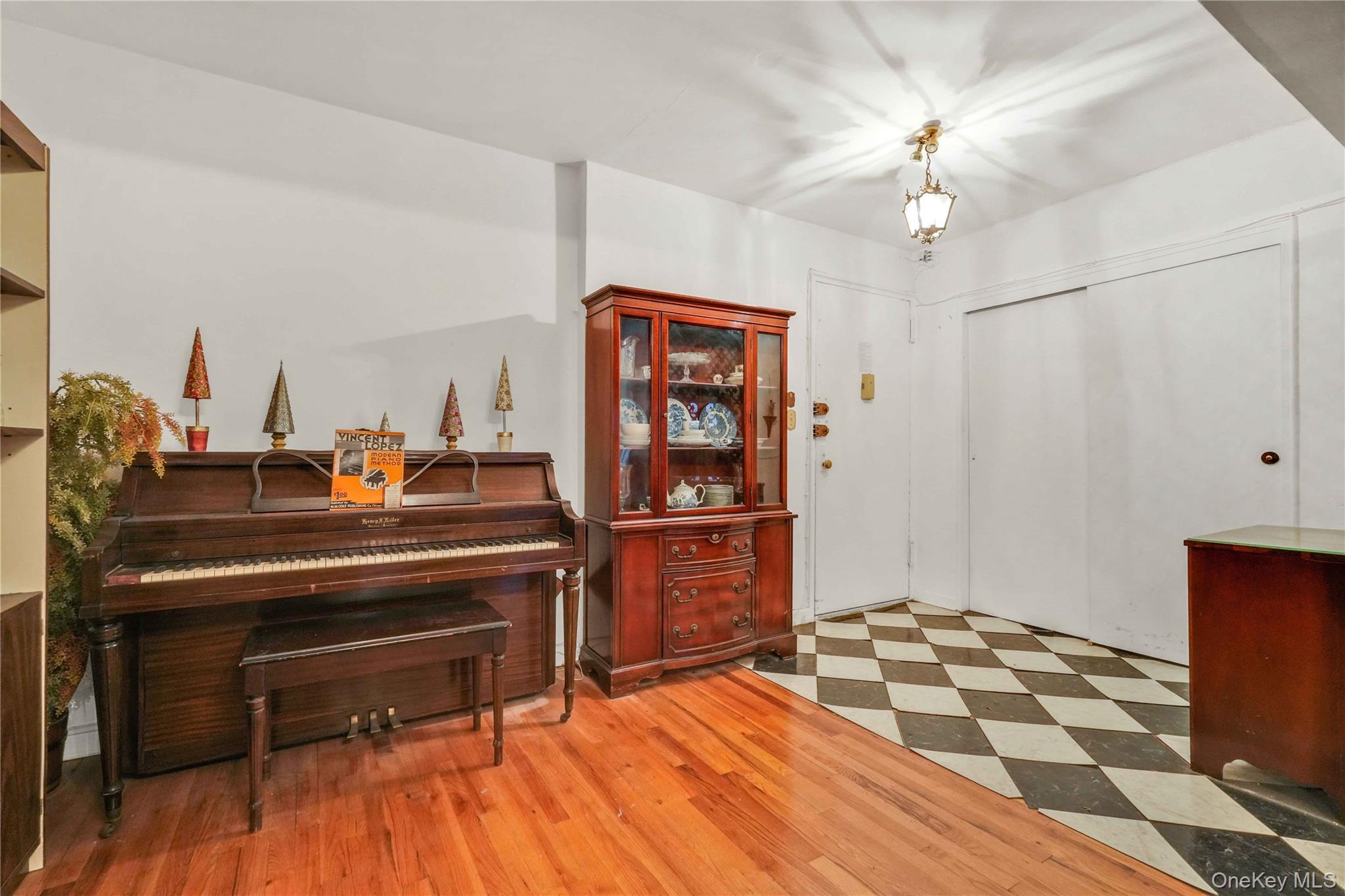 33-45 92 Street 2b Property Photo 5