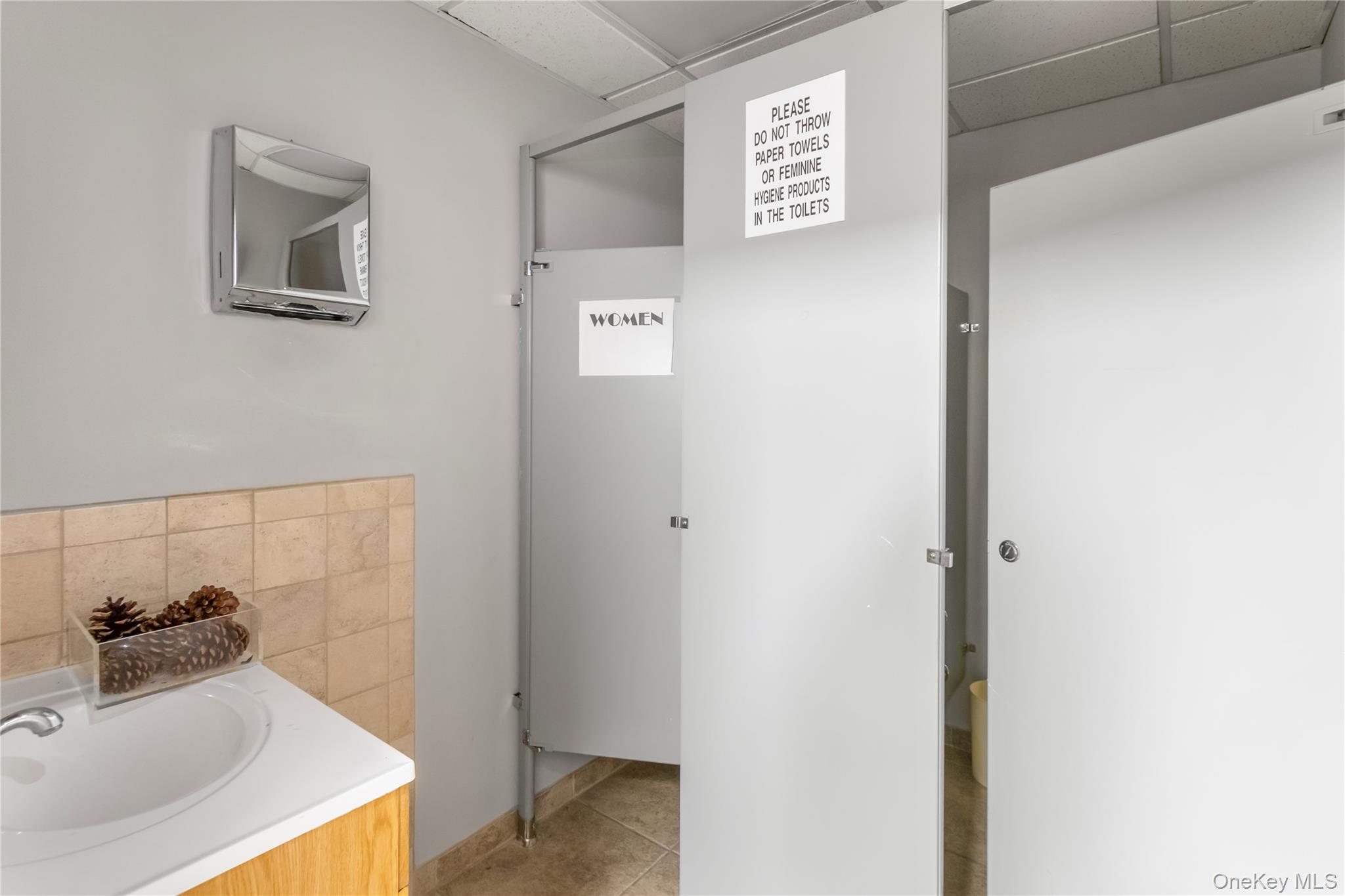 451-457 Sunrise Highway 1 Property Photo 6