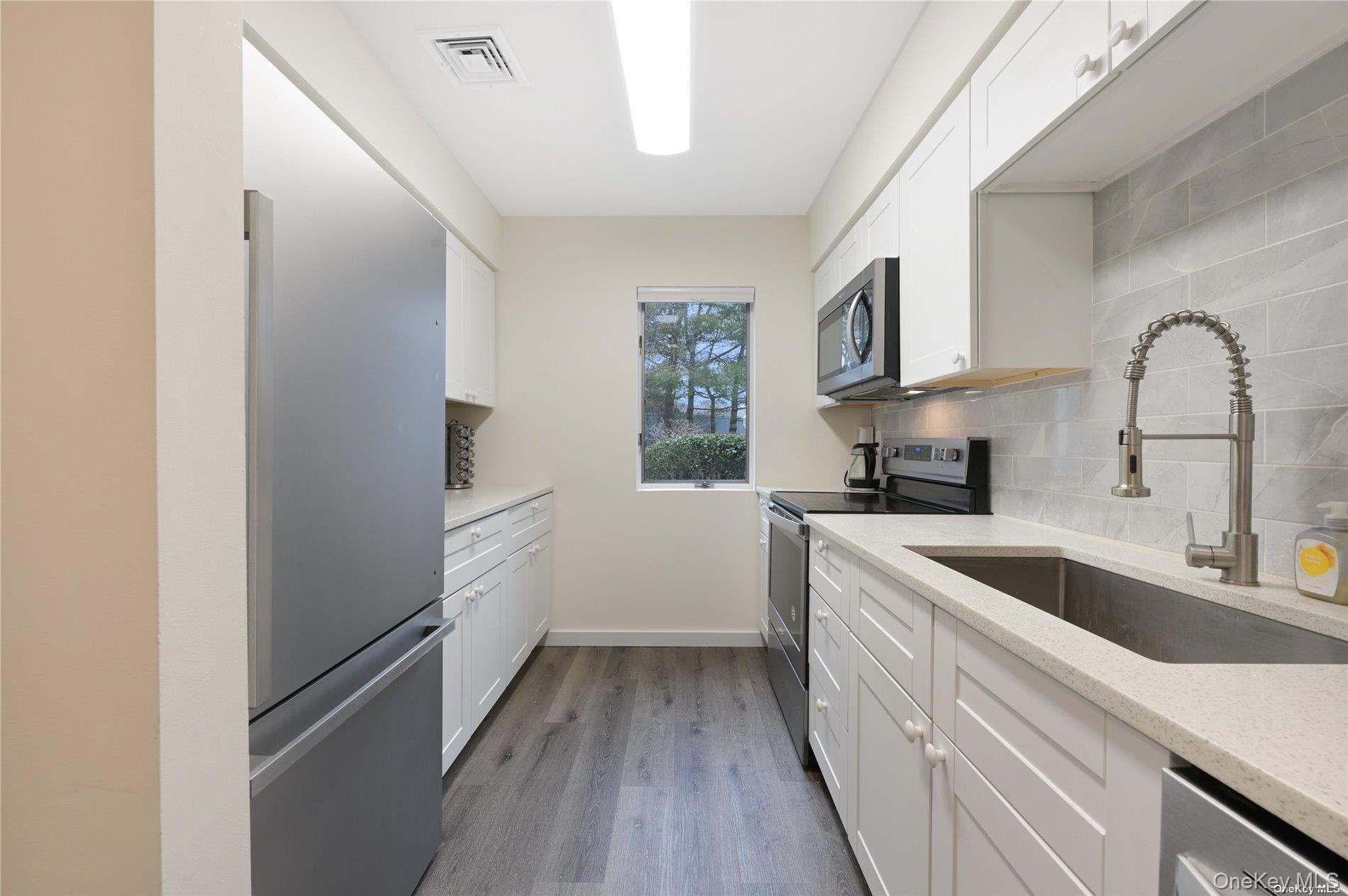 34 Montauk Highway 12 Property Photo 3