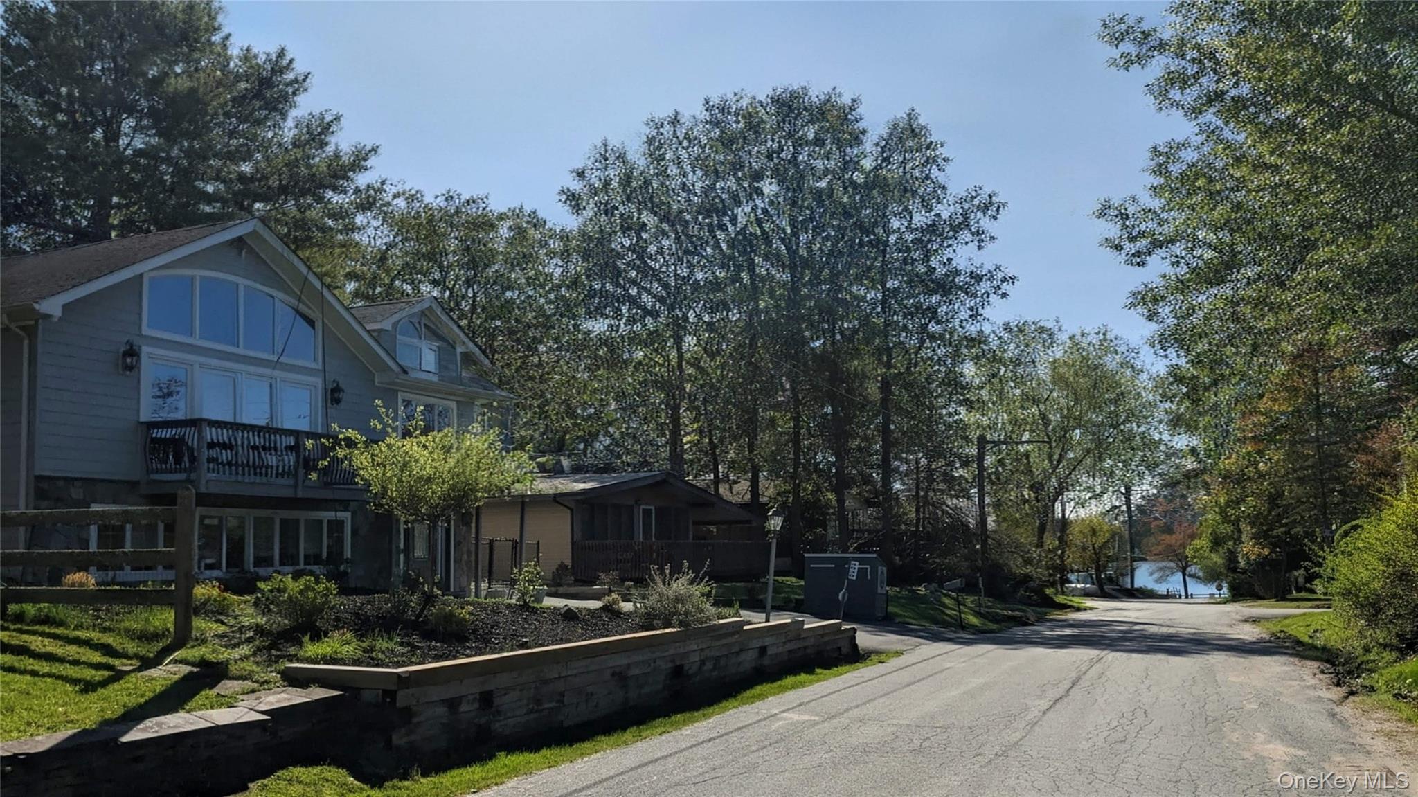 4030 W Shore Drive Property Photo 3