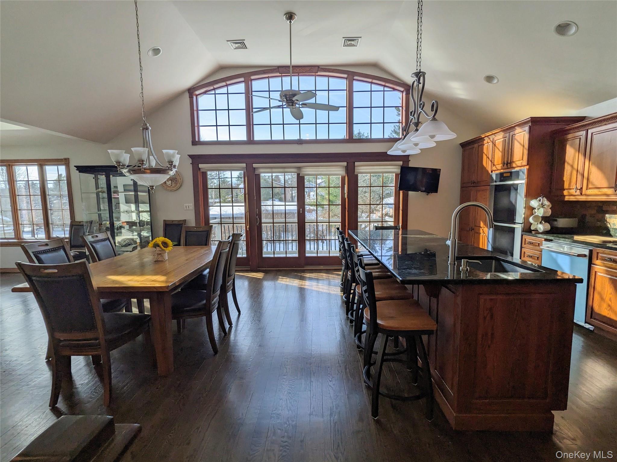 4030 W Shore Drive Property Photo 5