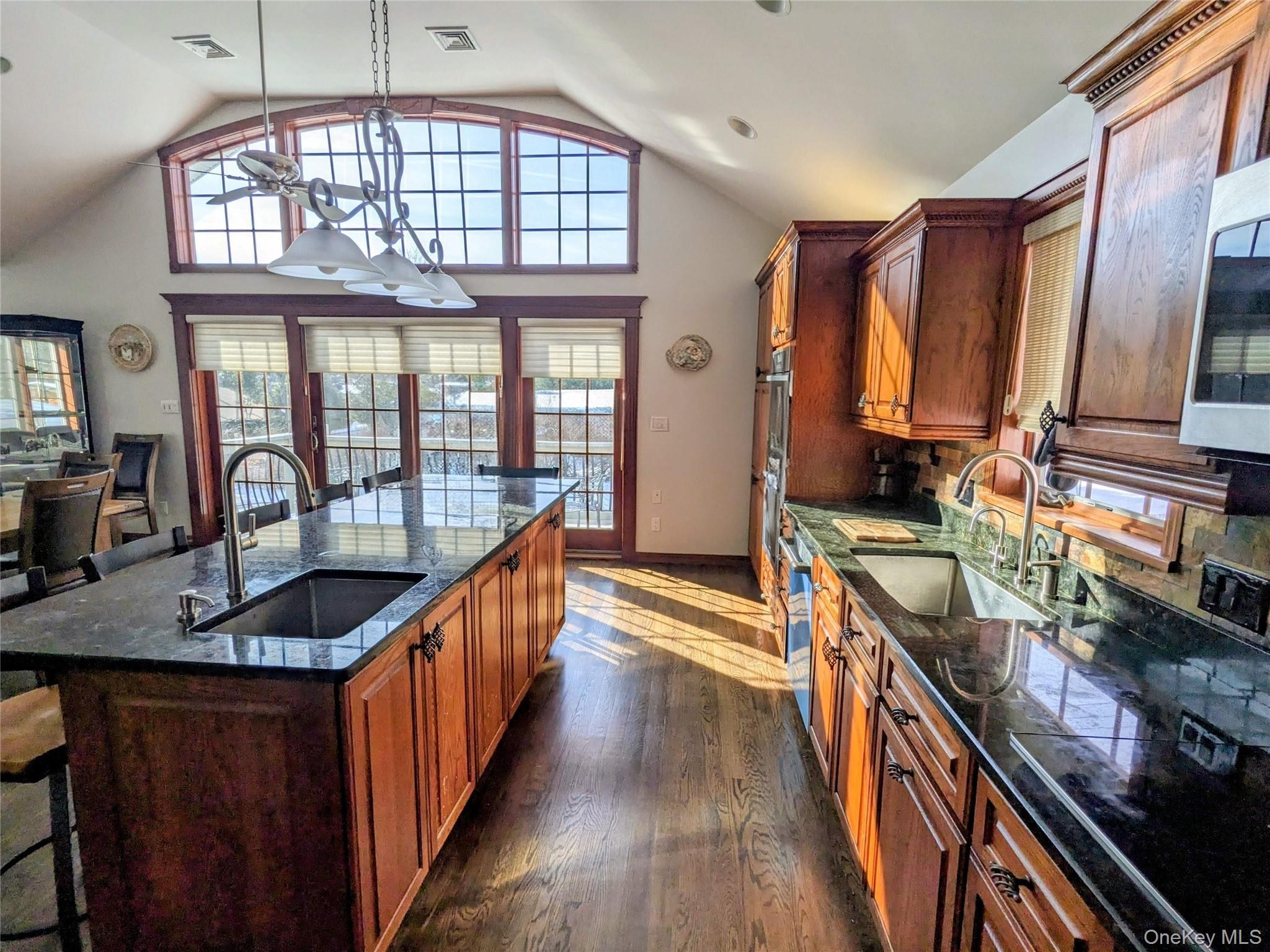4030 W Shore Drive Property Photo 6