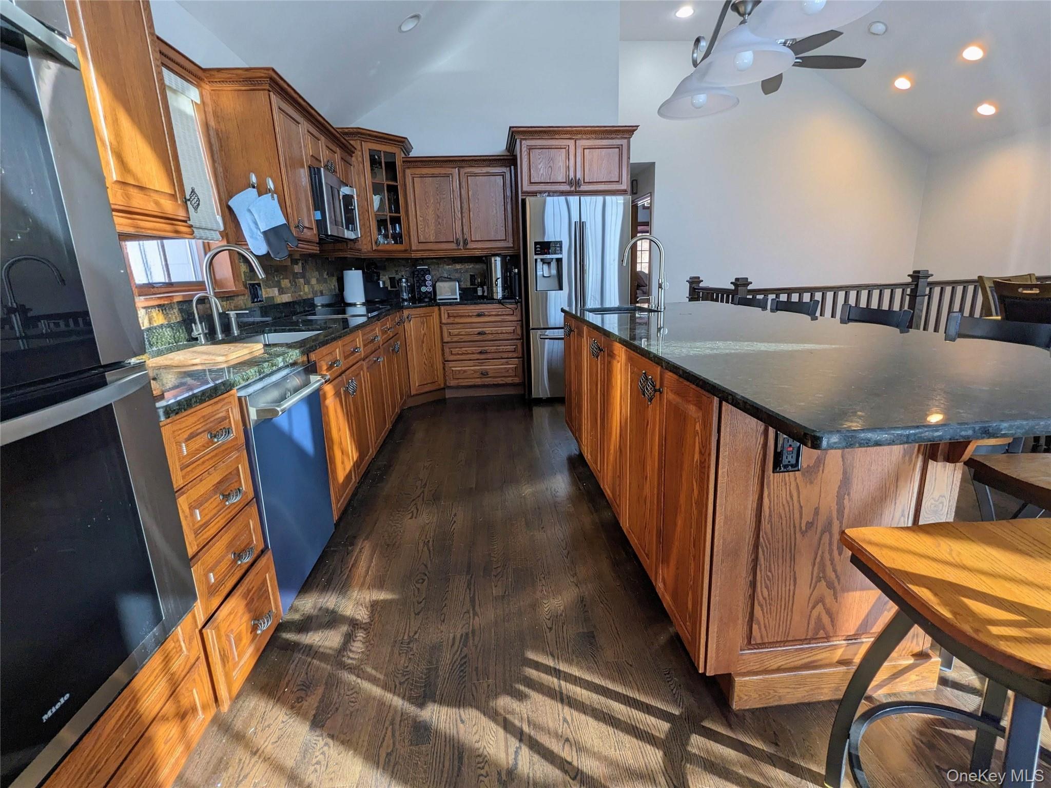 4030 W Shore Drive Property Photo 8