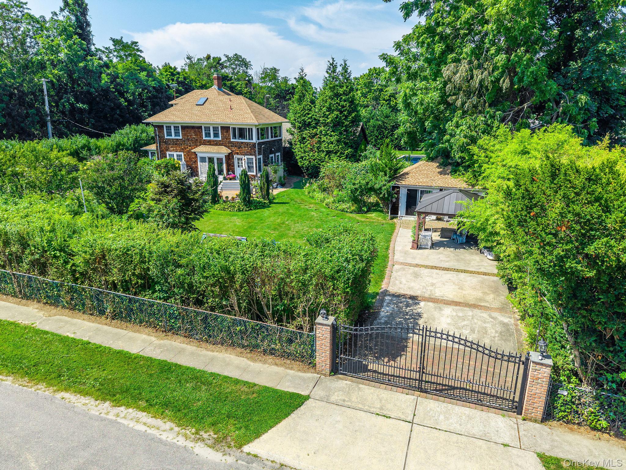 1025 9th Street Property Photo 1