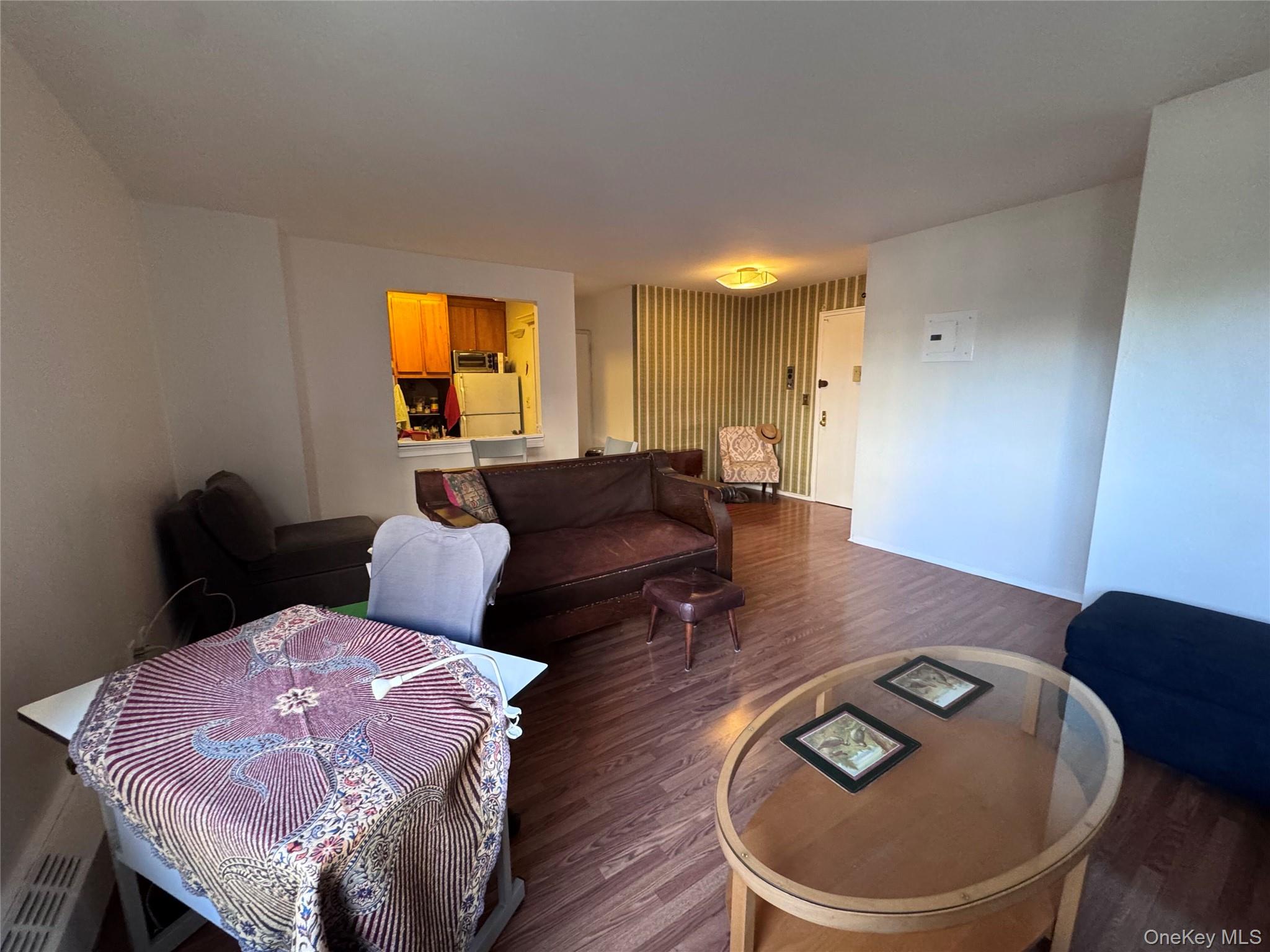 52-40 39 Drive 4u Property Photo 3
