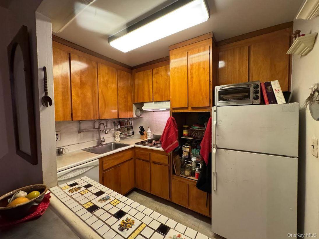 52-40 39 Drive 4u Property Photo 6