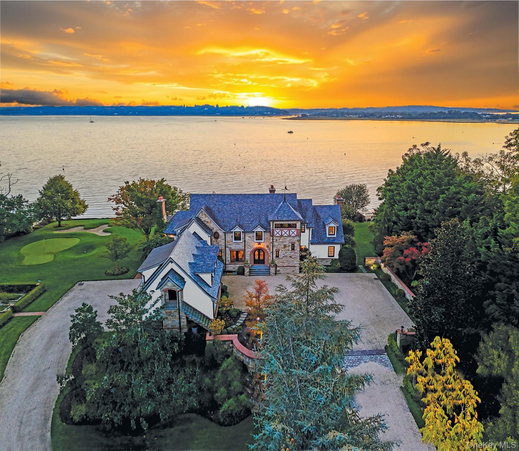 200# Centre Island Road Property Photo 1