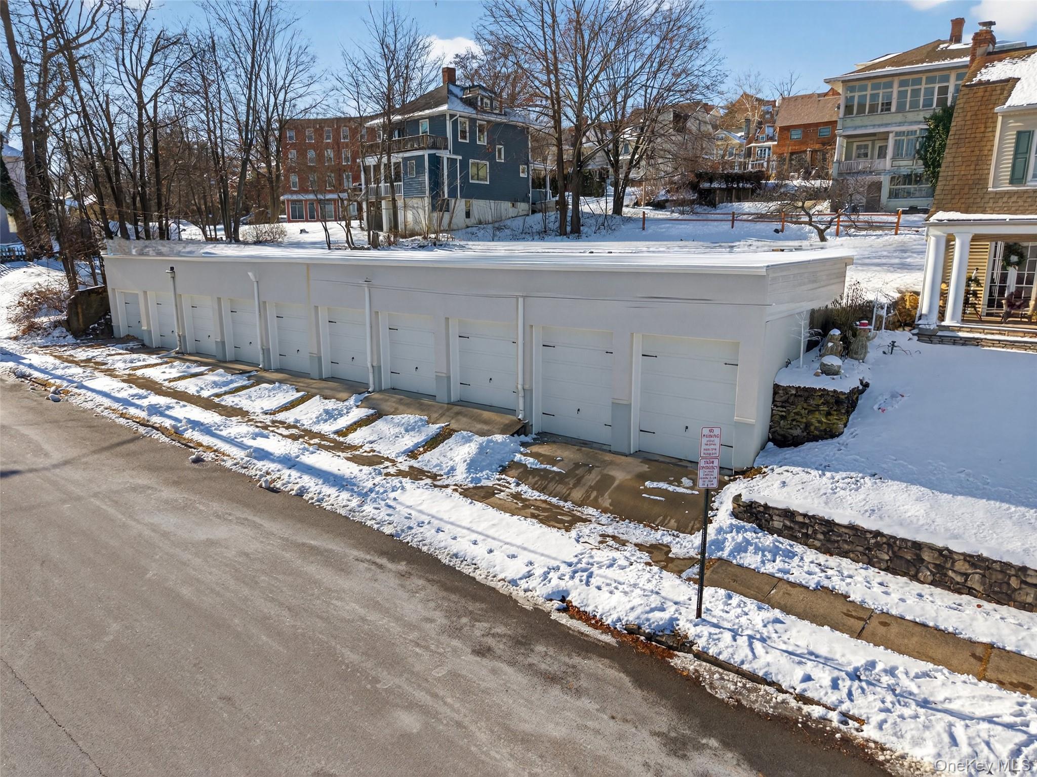 335 N Montgomery Street Property Photo 1