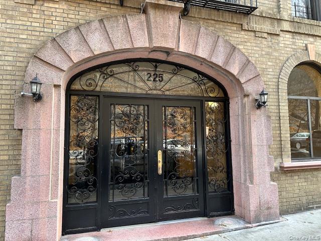 225 Bennett Avenue 2r Property Photo 2