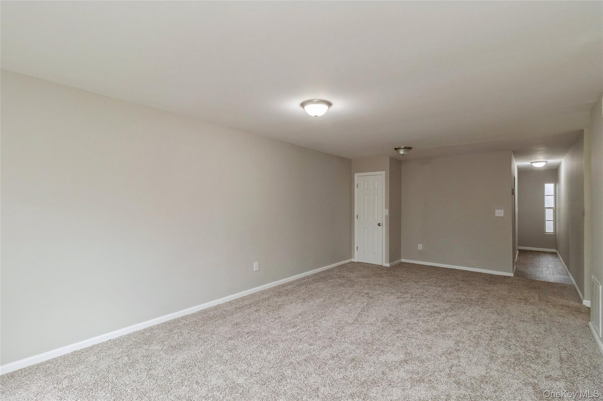 655 Middle Country Road 4d1 Property Photo 8