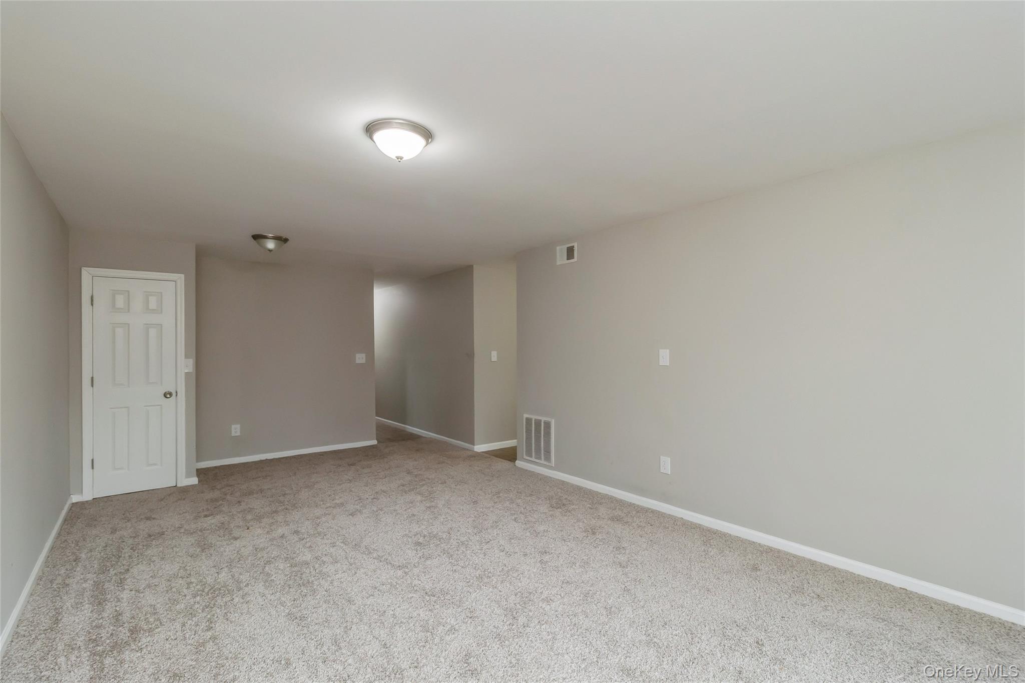 655 Middle Country Road 4d1 Property Photo 9