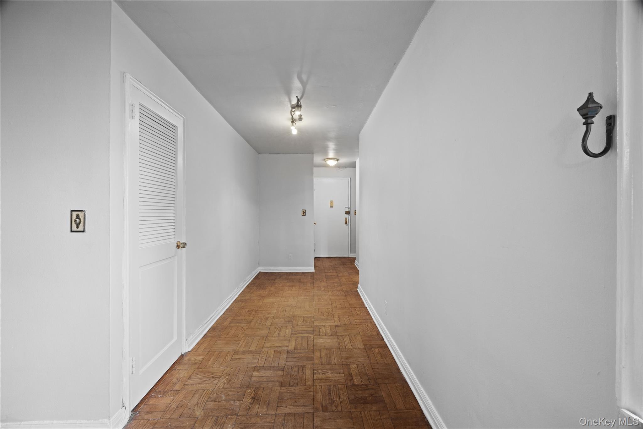 480 Riverdale 2u Property Photo 3