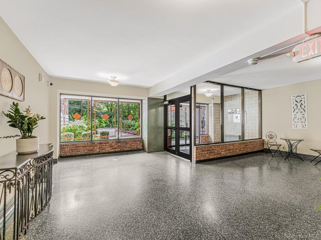 247 Parkview Avenue 6p Property Photo 4