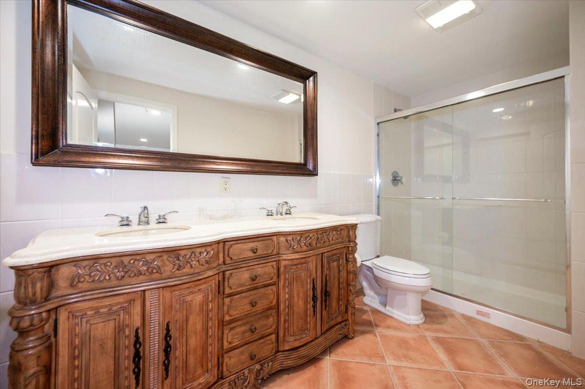 70 Lewis Avenue Property Photo 34