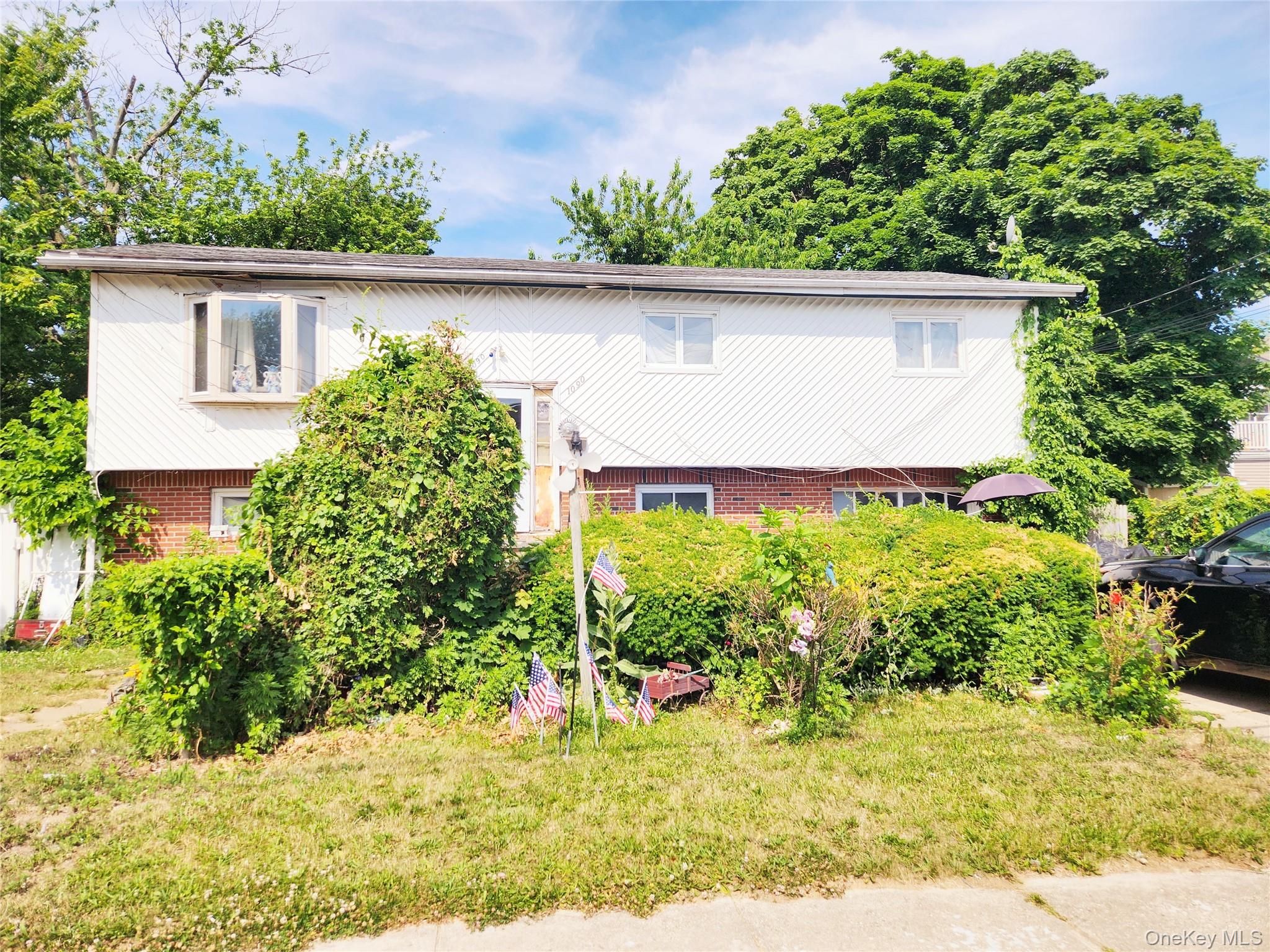 1090 Pinebrook Property Photo 1