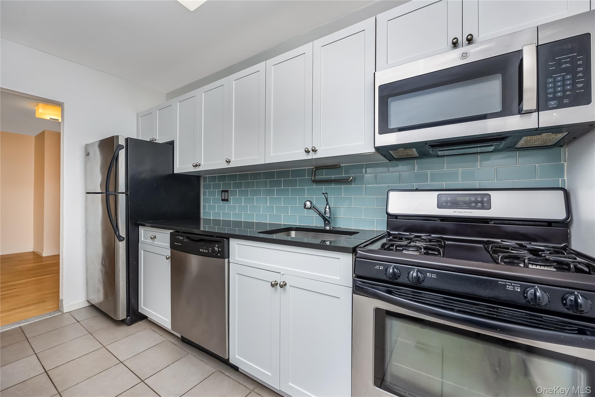 251 W Broadway 306 Property Photo 12