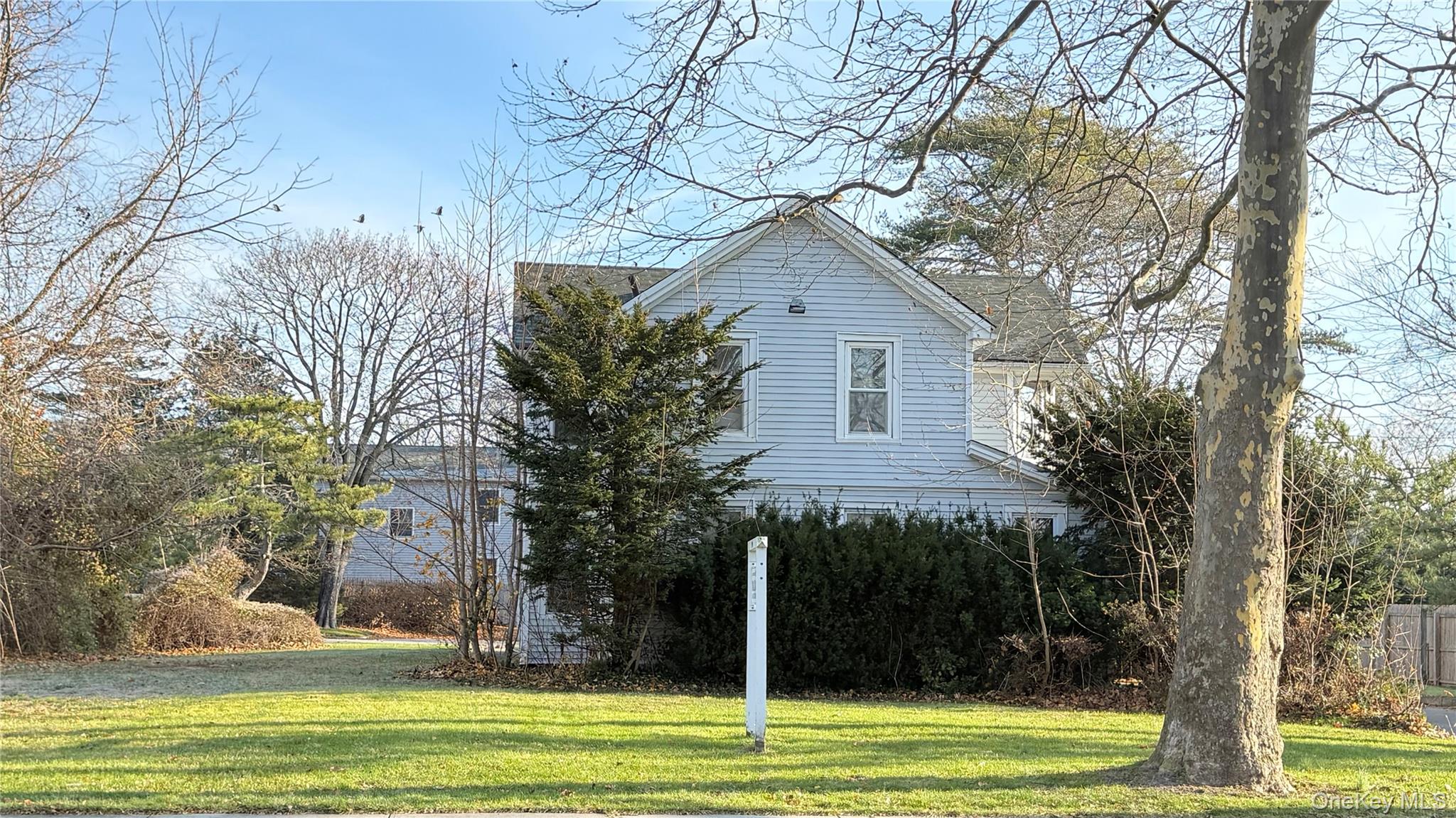 982 Roanoke Avenue Property Photo 4