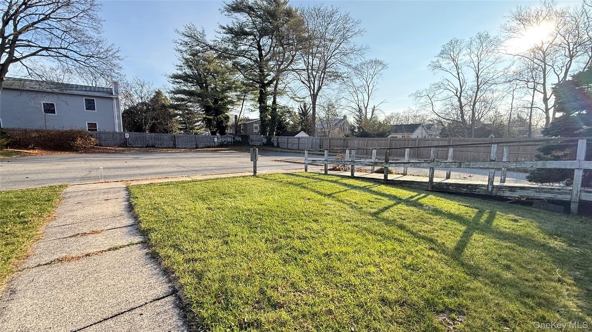 982 Roanoke Avenue Property Photo 7