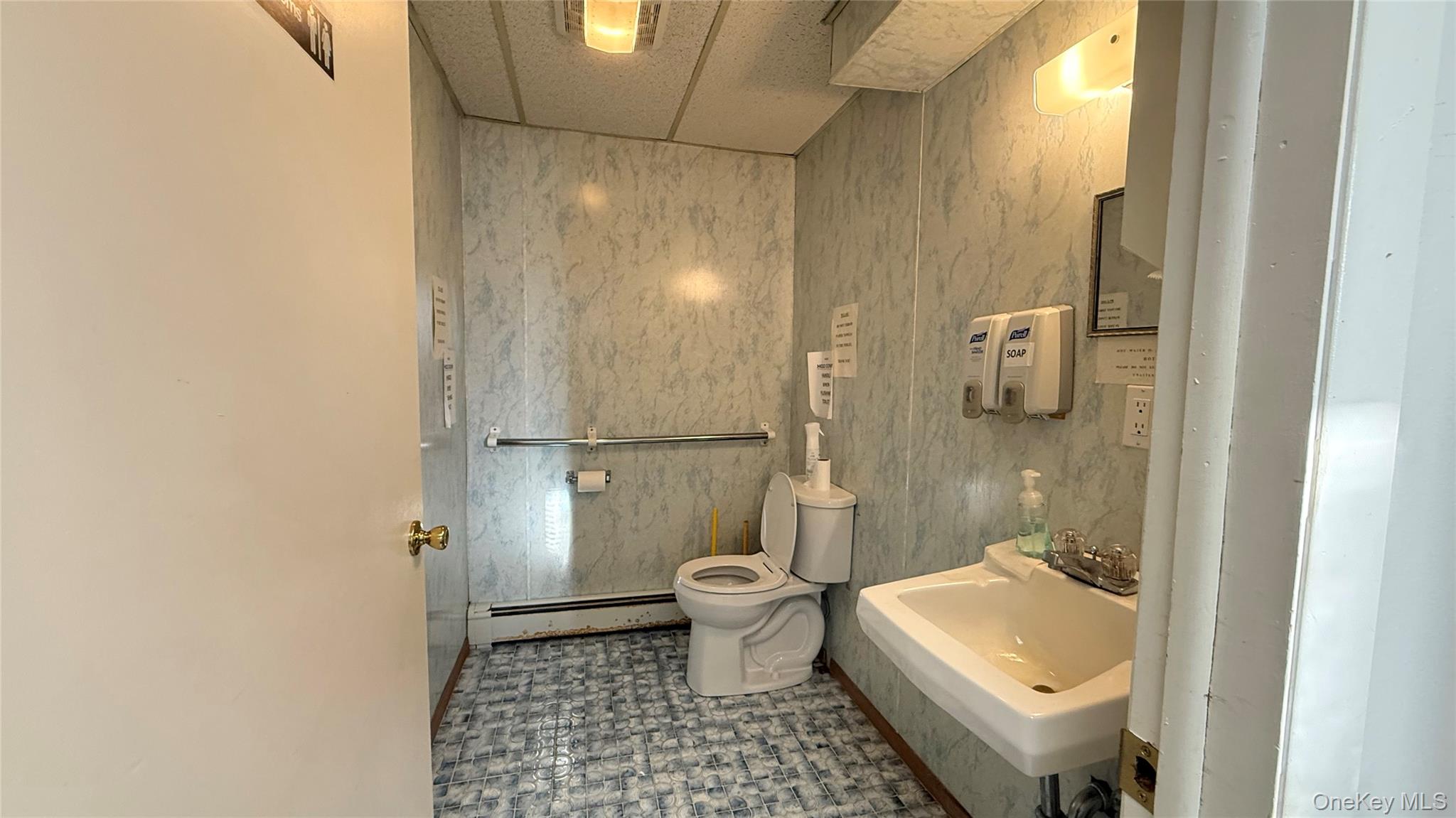 982 Roanoke Avenue Property Photo 10
