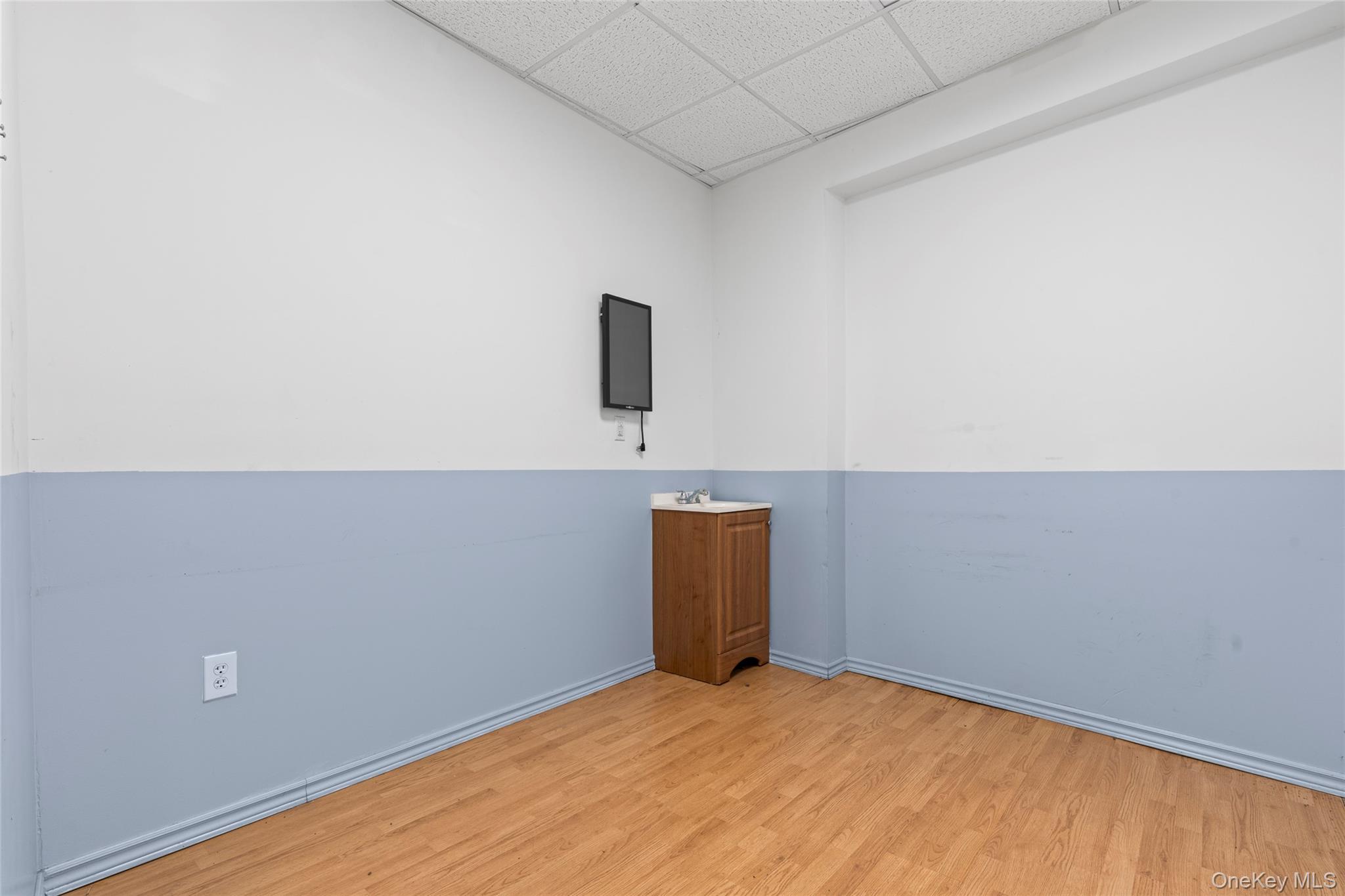 12115 Jamaica Avenue Property Photo 10