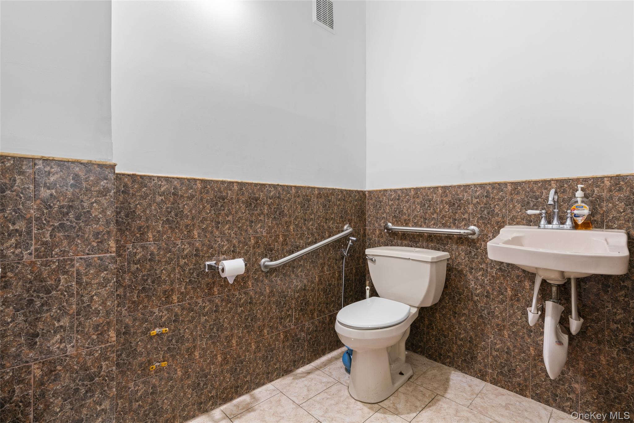 12115 Jamaica Avenue Property Photo 11