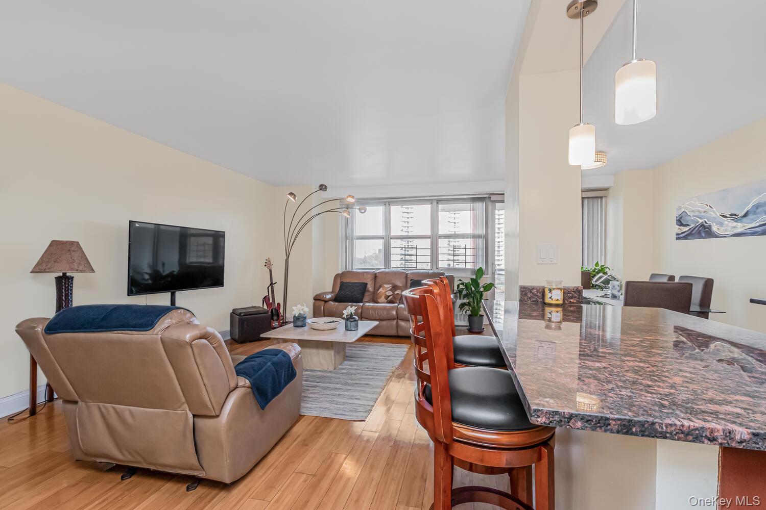 820 Boynton Avenue 6k Property Photo 4