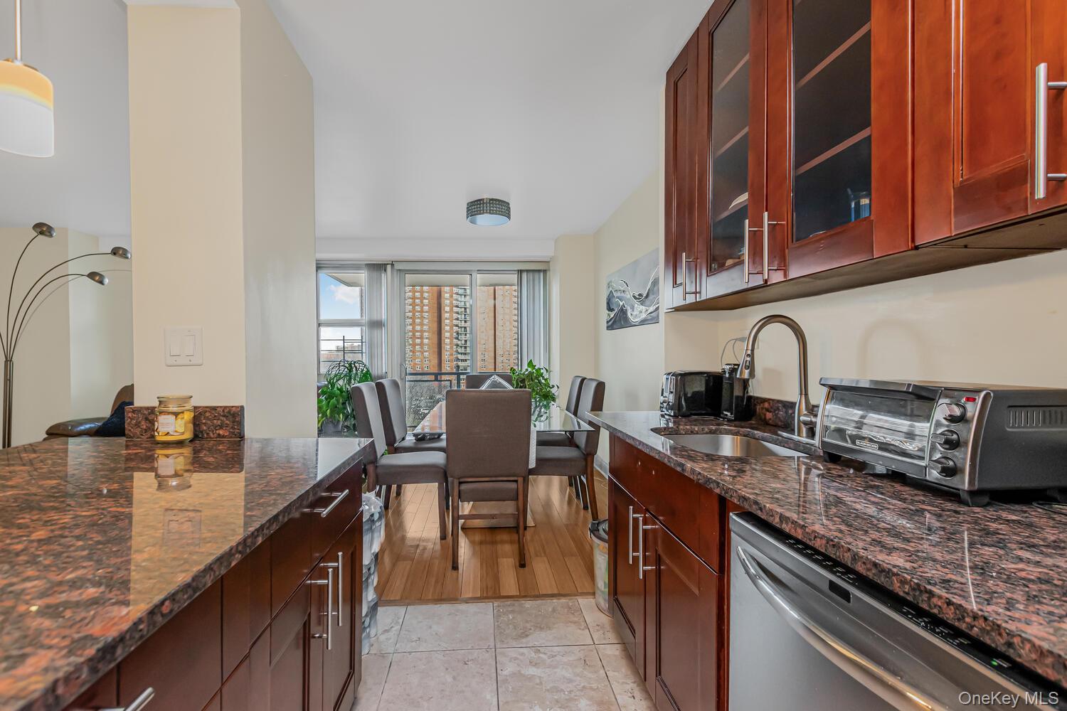820 Boynton Avenue 6k Property Photo 7