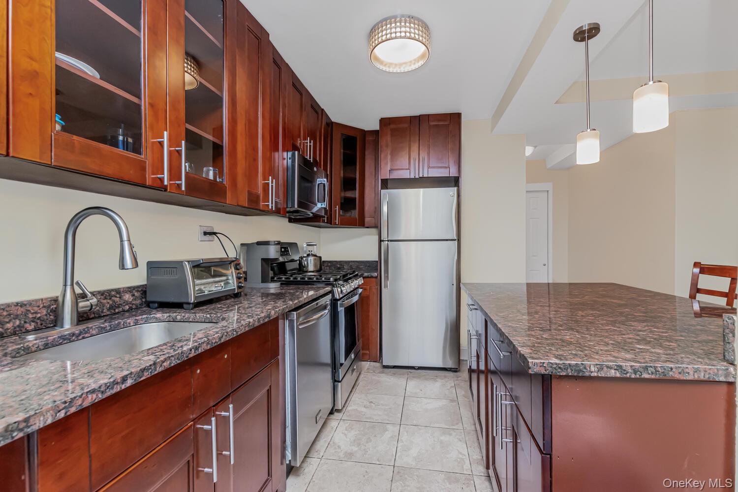 820 Boynton Avenue 6k Property Photo 8