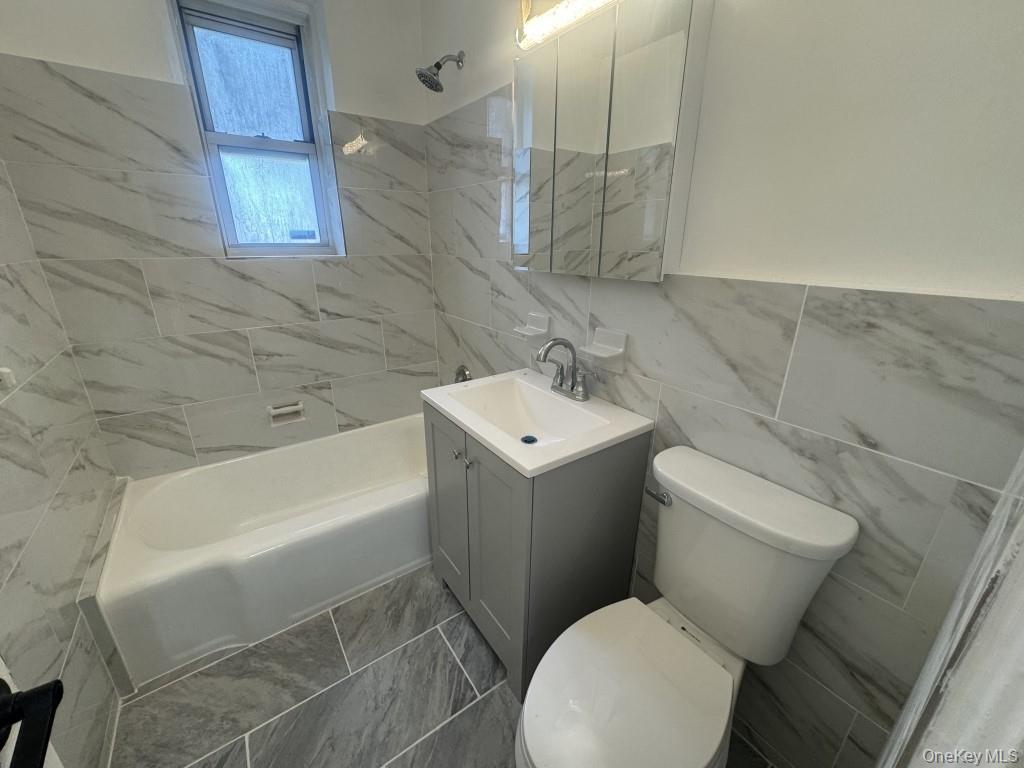 5639 Netherland Avenue 1b Property Photo 6