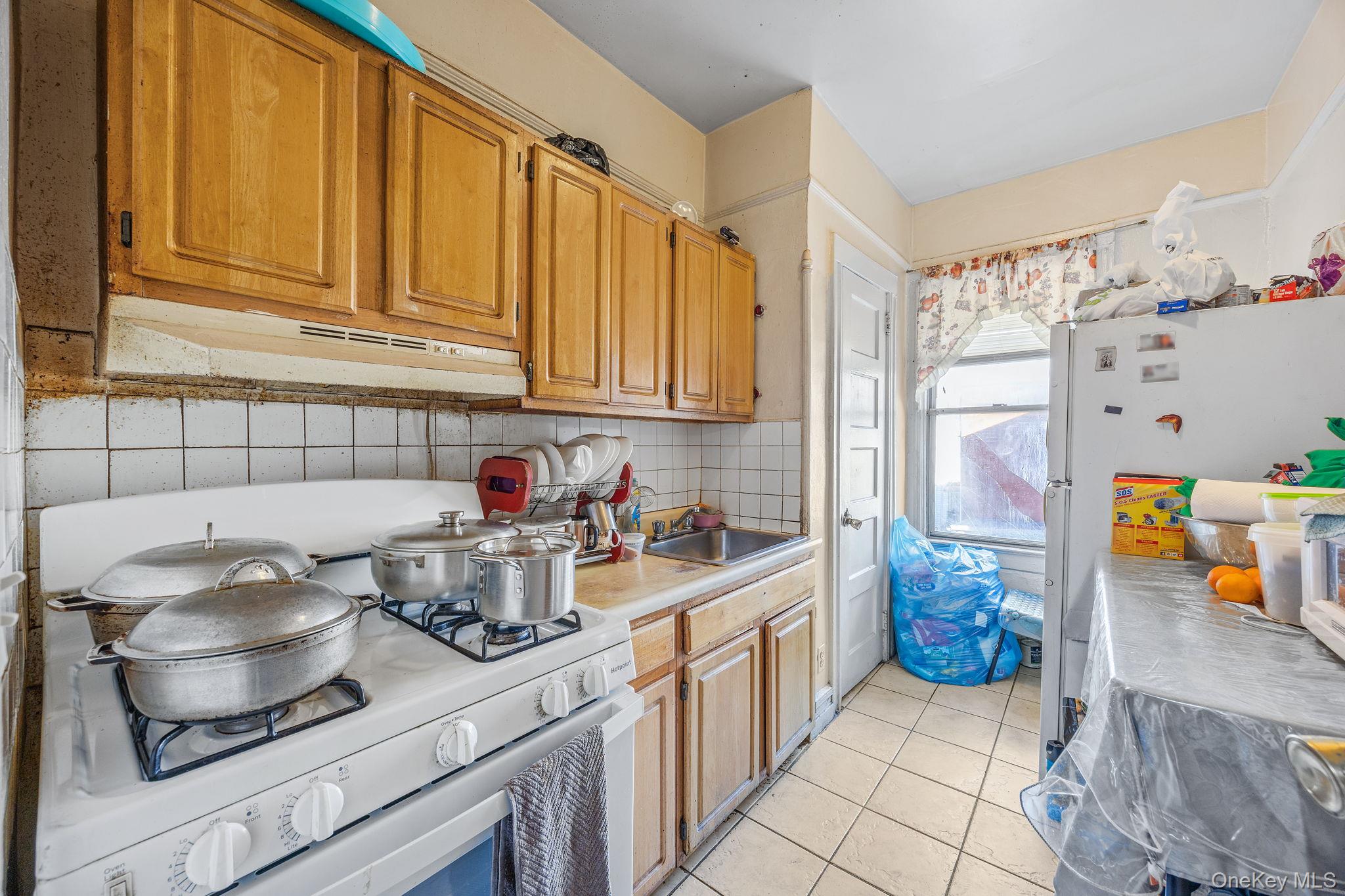 927 E 35th Street Property Photo 14